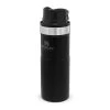 Stanley The Trigger-Action Travel Mug 0,47L Zwart 2 Stanley The Trigger-Action Travel Mug 0,47L Zwart -Wildernis Camping Winkel 82060 stanley the trigger action travel mug 047l